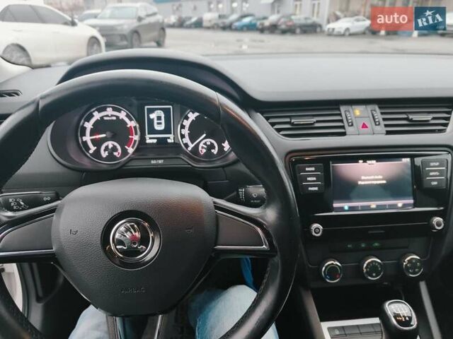 Белый Шкода Октавия, объемом двигателя 1.6 л и пробегом 209 тыс. км за 13800 $, фото 10 на Automoto.ua