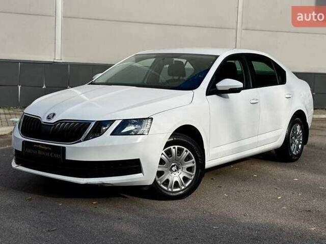 Белый Шкода Октавия, объемом двигателя 1.6 л и пробегом 62 тыс. км за 14500 $, фото 3 на Automoto.ua