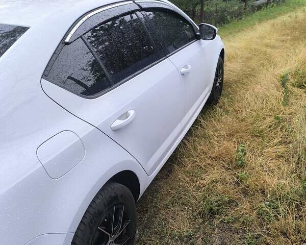 Білий Шкода Октавія, об'ємом двигуна 1.6 л та пробігом 59 тис. км за 17000 $, фото 2 на Automoto.ua