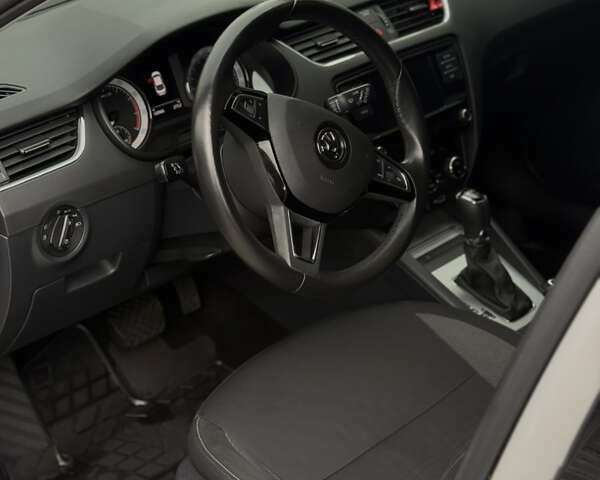 Белый Шкода Октавия, объемом двигателя 1.4 л и пробегом 121 тыс. км за 15900 $, фото 11 на Automoto.ua