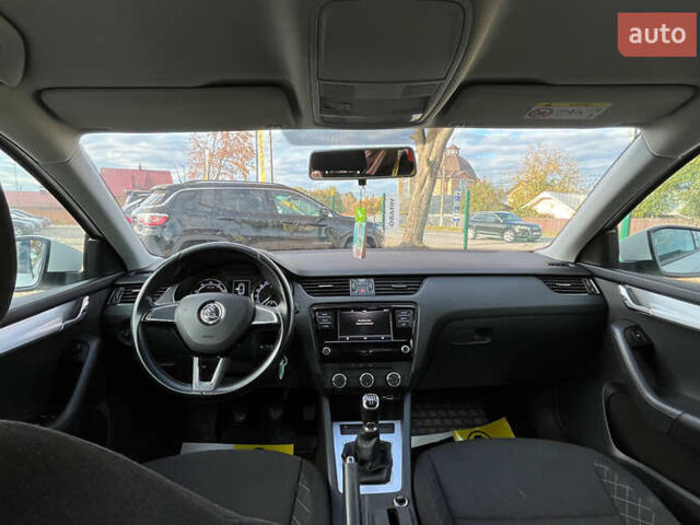 Білий Шкода Октавія, об'ємом двигуна 1.6 л та пробігом 140 тис. км за 14900 $, фото 8 на Automoto.ua