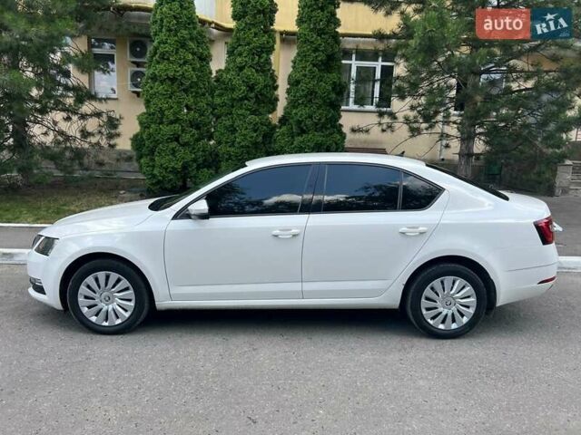 Белый Шкода Октавия, объемом двигателя 1.4 л и пробегом 178 тыс. км за 13500 $, фото 2 на Automoto.ua