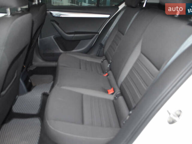 Білий Шкода Октавія, об'ємом двигуна 1.4 л та пробігом 155 тис. км за 14950 $, фото 23 на Automoto.ua