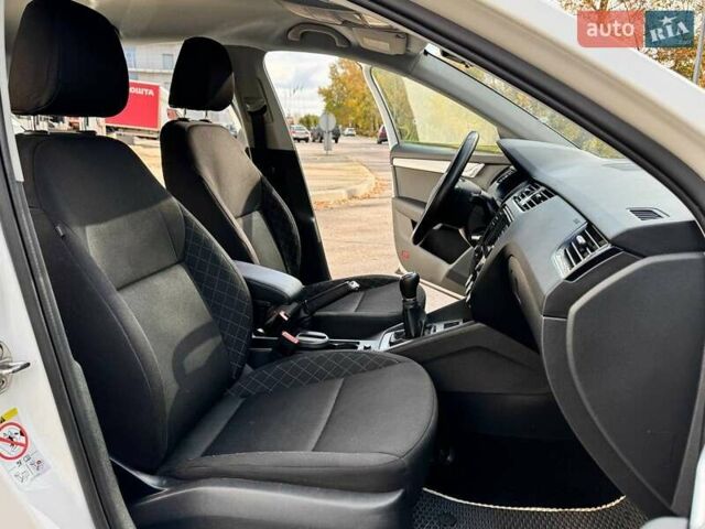 Белый Шкода Октавия, объемом двигателя 1.6 л и пробегом 62 тыс. км за 14500 $, фото 18 на Automoto.ua