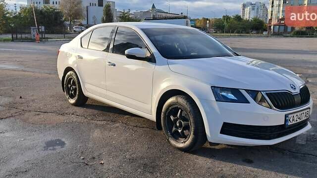 Белый Шкода Октавия, объемом двигателя 1.6 л и пробегом 88 тыс. км за 16500 $, фото 3 на Automoto.ua