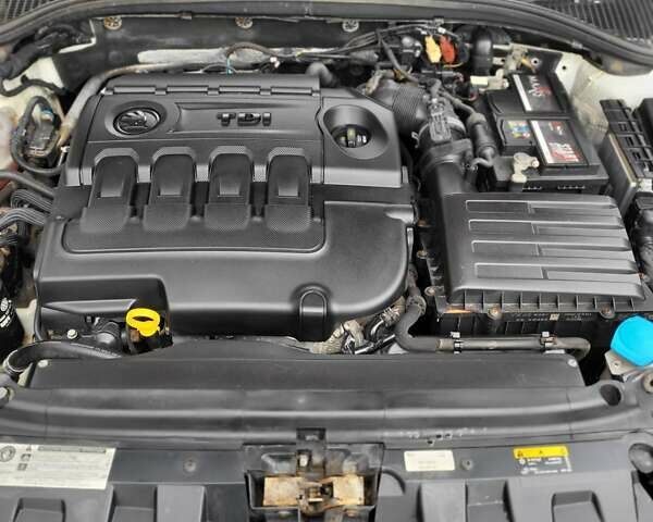 Белый Шкода Октавия, объемом двигателя 1.6 л и пробегом 220 тыс. км за 11500 $, фото 12 на Automoto.ua