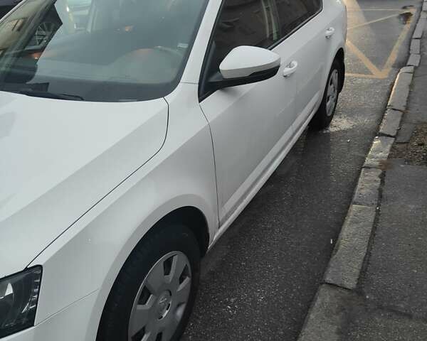 Белый Шкода Октавия, объемом двигателя 1.6 л и пробегом 209 тыс. км за 13800 $, фото 7 на Automoto.ua