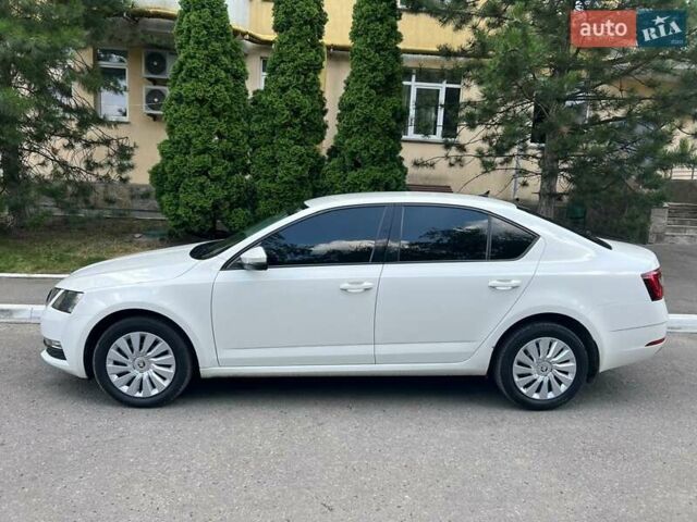 Белый Шкода Октавия, объемом двигателя 1.4 л и пробегом 178 тыс. км за 13500 $, фото 3 на Automoto.ua