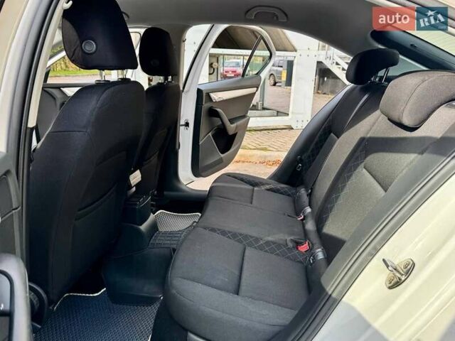 Белый Шкода Октавия, объемом двигателя 1.6 л и пробегом 62 тыс. км за 14500 $, фото 20 на Automoto.ua