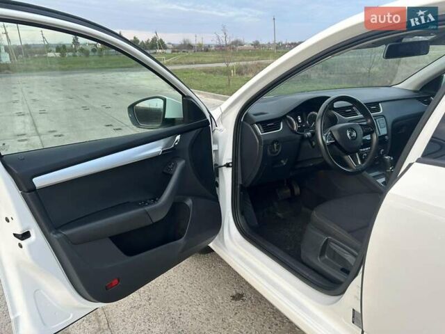 Білий Шкода Октавія, об'ємом двигуна 1.4 л та пробігом 133 тис. км за 15999 $, фото 15 на Automoto.ua
