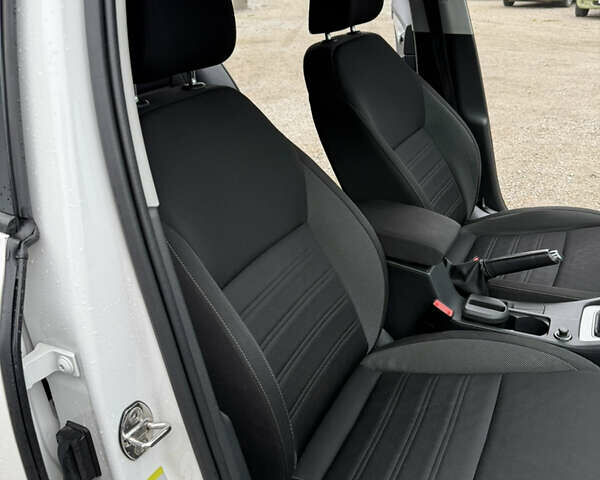 Белый Шкода Октавия, объемом двигателя 1.6 л и пробегом 64 тыс. км за 15400 $, фото 12 на Automoto.ua