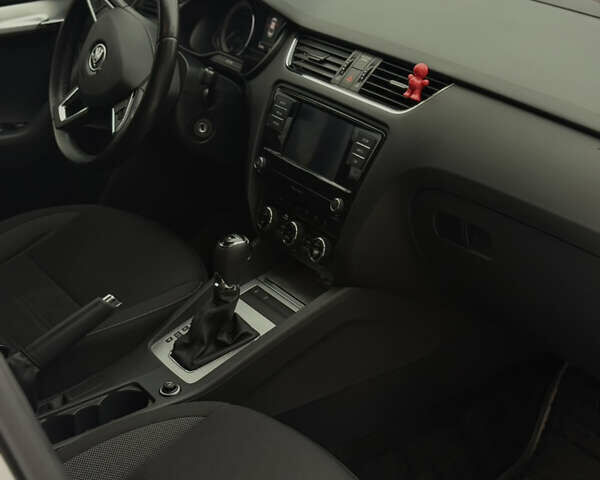 Белый Шкода Октавия, объемом двигателя 1.4 л и пробегом 121 тыс. км за 15900 $, фото 10 на Automoto.ua