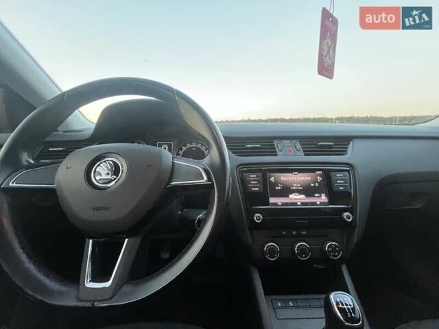 Білий Шкода Октавія, об'ємом двигуна 1.6 л та пробігом 164 тис. км за 13699 $, фото 25 на Automoto.ua