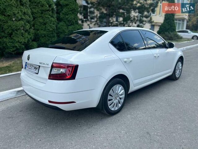 Белый Шкода Октавия, объемом двигателя 1.4 л и пробегом 178 тыс. км за 13500 $, фото 10 на Automoto.ua