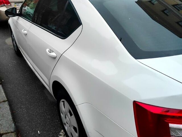 Белый Шкода Октавия, объемом двигателя 1.6 л и пробегом 209 тыс. км за 13800 $, фото 2 на Automoto.ua