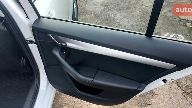 Белый Шкода Октавия, объемом двигателя 1.6 л и пробегом 224 тыс. км за 14500 $, фото 13 на Automoto.ua