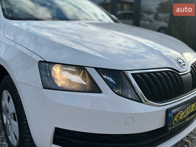 Білий Шкода Октавія, об'ємом двигуна 1.6 л та пробігом 140 тис. км за 14900 $, фото 1 на Automoto.ua