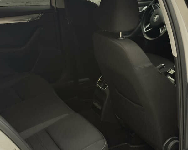 Белый Шкода Октавия, объемом двигателя 1.4 л и пробегом 121 тыс. км за 15900 $, фото 8 на Automoto.ua