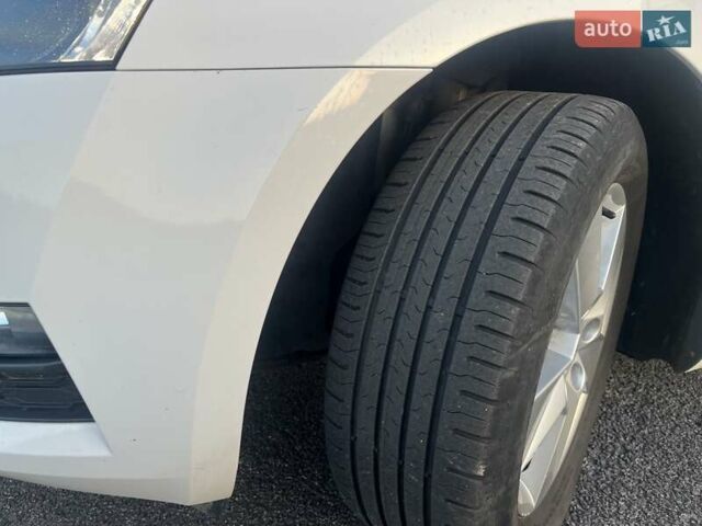 Білий Шкода Октавія, об'ємом двигуна 1.6 л та пробігом 164 тис. км за 13699 $, фото 28 на Automoto.ua