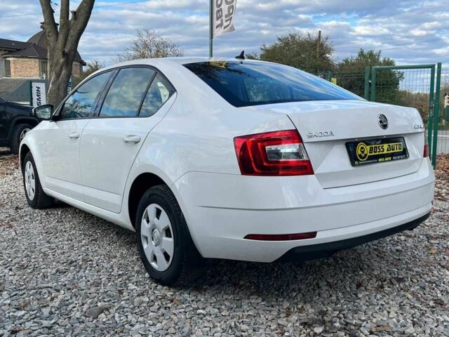 Белый Шкода Октавия, объемом двигателя 1.6 л и пробегом 140 тыс. км за 14900 $, фото 6 на Automoto.ua