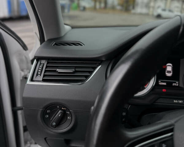 Белый Шкода Октавия, объемом двигателя 1.4 л и пробегом 121 тыс. км за 15900 $, фото 14 на Automoto.ua