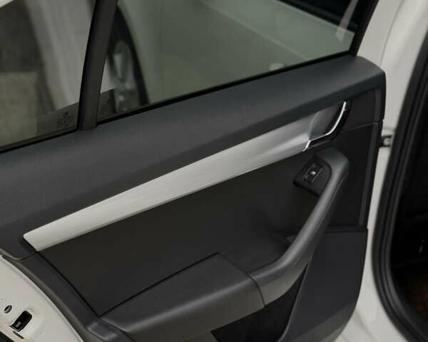 Белый Шкода Октавия, объемом двигателя 1.4 л и пробегом 121 тыс. км за 15900 $, фото 6 на Automoto.ua