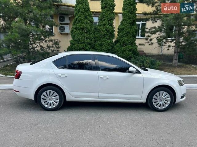 Белый Шкода Октавия, объемом двигателя 1.4 л и пробегом 178 тыс. км за 13500 $, фото 9 на Automoto.ua