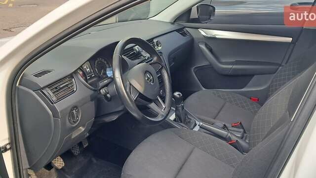 Белый Шкода Октавия, объемом двигателя 1.6 л и пробегом 88 тыс. км за 16500 $, фото 6 на Automoto.ua