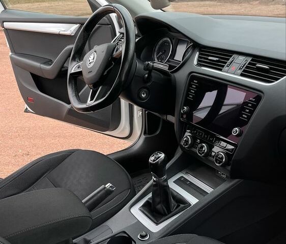 Білий Шкода Октавія, об'ємом двигуна 1.4 л та пробігом 94 тис. км за 15900 $, фото 17 на Automoto.ua