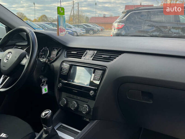 Белый Шкода Октавия, объемом двигателя 1.6 л и пробегом 140 тыс. км за 14900 $, фото 17 на Automoto.ua