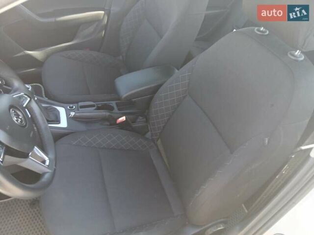 Білий Шкода Октавія, об'ємом двигуна 1.6 л та пробігом 62 тис. км за 14500 $, фото 11 на Automoto.ua