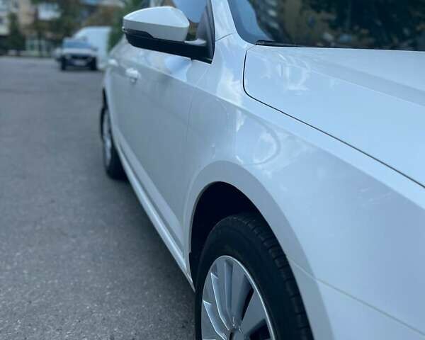 Белый Шкода Октавия, объемом двигателя 1.4 л и пробегом 178 тыс. км за 13500 $, фото 15 на Automoto.ua