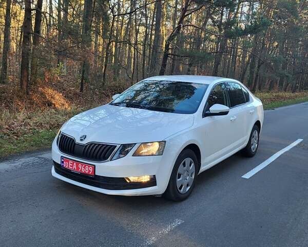Белый Шкода Октавия, объемом двигателя 1.6 л и пробегом 220 тыс. км за 11500 $, фото 4 на Automoto.ua