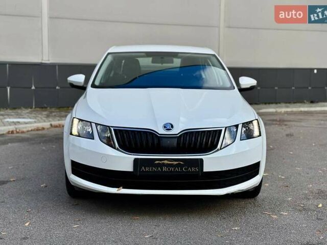 Белый Шкода Октавия, объемом двигателя 1.6 л и пробегом 62 тыс. км за 14500 $, фото 2 на Automoto.ua