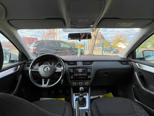 Белый Шкода Октавия, объемом двигателя 1.6 л и пробегом 140 тыс. км за 14900 $, фото 8 на Automoto.ua