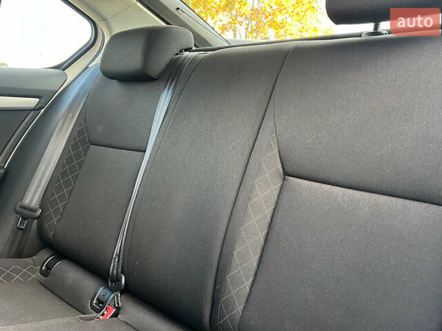 Білий Шкода Октавія, об'ємом двигуна 1.6 л та пробігом 140 тис. км за 14900 $, фото 21 на Automoto.ua