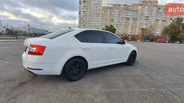 Белый Шкода Октавия, объемом двигателя 1.6 л и пробегом 88 тыс. км за 16500 $, фото 5 на Automoto.ua