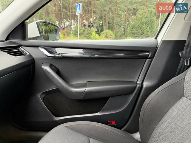 Белый Шкода Октавия, объемом двигателя 1.6 л и пробегом 188 тыс. км за 15300 $, фото 67 на Automoto.ua