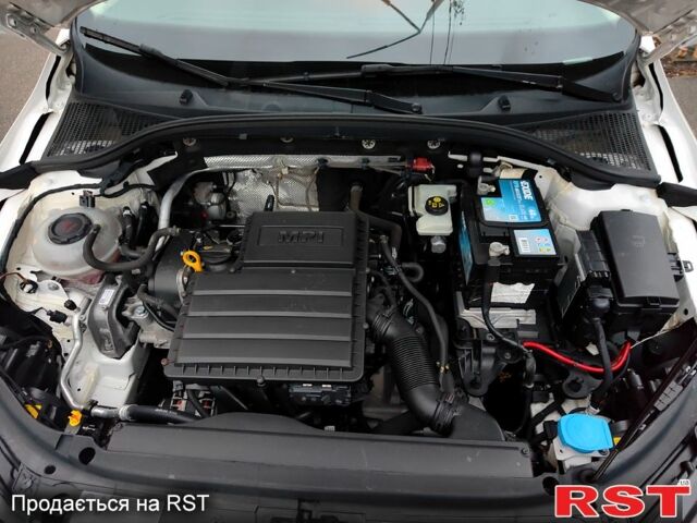 Белый Шкода Октавия, объемом двигателя 1.6 л и пробегом 209 тыс. км за 13800 $, фото 6 на Automoto.ua