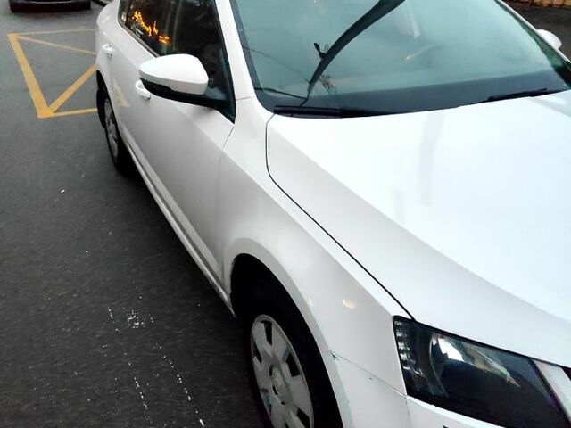 Белый Шкода Октавия, объемом двигателя 1.6 л и пробегом 209 тыс. км за 13800 $, фото 5 на Automoto.ua