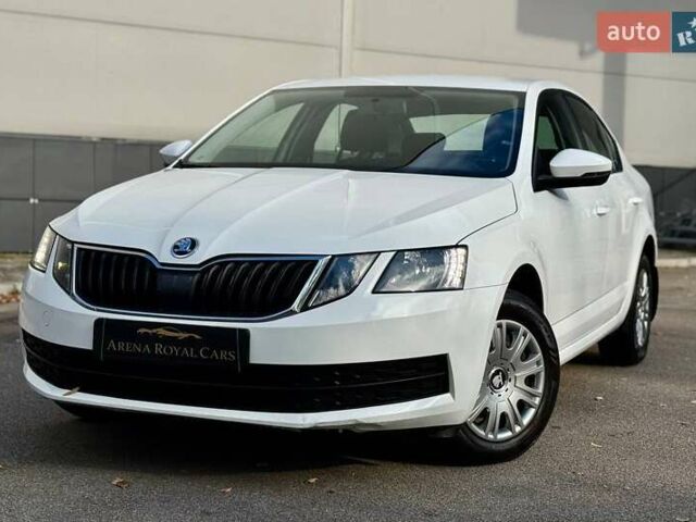 Белый Шкода Октавия, объемом двигателя 1.6 л и пробегом 62 тыс. км за 14500 $, фото 4 на Automoto.ua