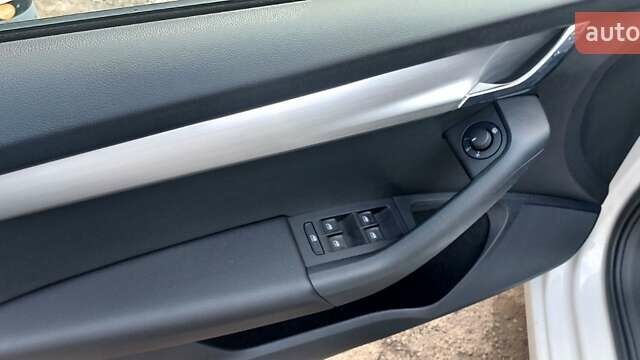 Белый Шкода Октавия, объемом двигателя 1.6 л и пробегом 224 тыс. км за 14500 $, фото 24 на Automoto.ua