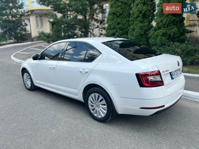 Белый Шкода Октавия, объемом двигателя 1.4 л и пробегом 178 тыс. км за 13500 $, фото 4 на Automoto.ua