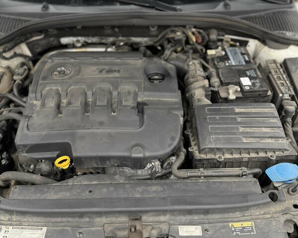 Белый Шкода Октавия, объемом двигателя 1.6 л и пробегом 64 тыс. км за 15400 $, фото 19 на Automoto.ua