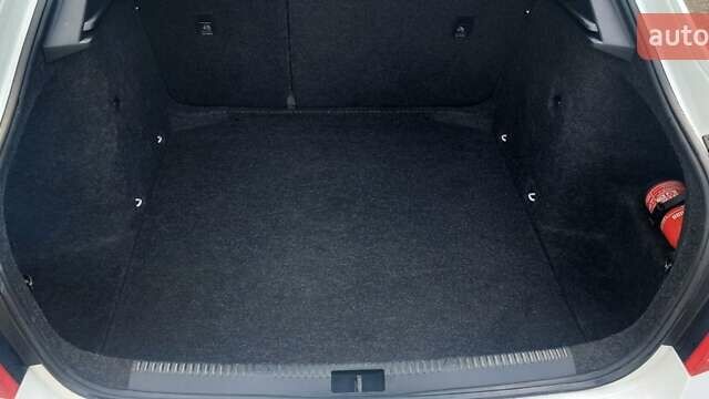 Белый Шкода Октавия, объемом двигателя 1.6 л и пробегом 224 тыс. км за 14500 $, фото 18 на Automoto.ua