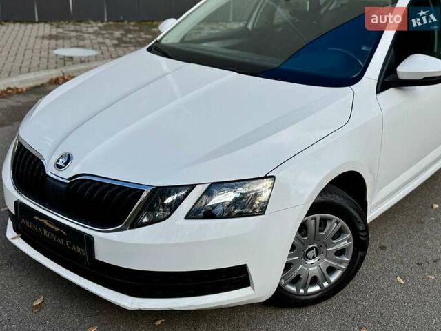 Белый Шкода Октавия, объемом двигателя 1.6 л и пробегом 62 тыс. км за 14500 $, фото 5 на Automoto.ua