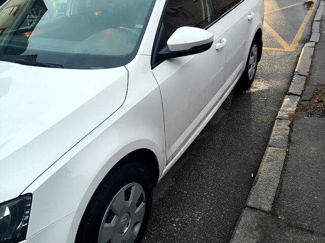 Белый Шкода Октавия, объемом двигателя 1.6 л и пробегом 209 тыс. км за 13800 $, фото 3 на Automoto.ua