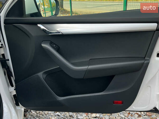 Білий Шкода Октавія, об'ємом двигуна 1.6 л та пробігом 140 тис. км за 14900 $, фото 24 на Automoto.ua