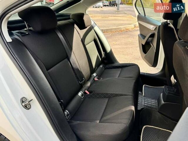 Белый Шкода Октавия, объемом двигателя 1.6 л и пробегом 62 тыс. км за 14500 $, фото 19 на Automoto.ua