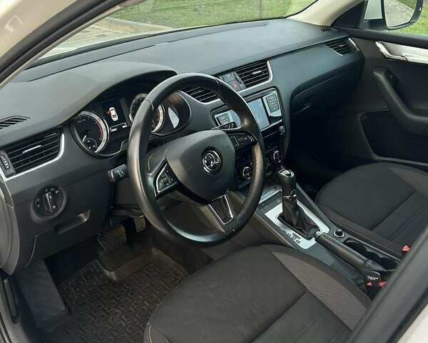 Білий Шкода Октавія, об'ємом двигуна 1.4 л та пробігом 130 тис. км за 16000 $, фото 16 на Automoto.ua
